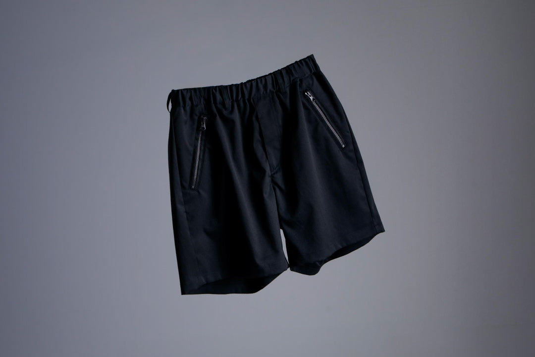 Macqloの黒ショートパンツ ― 高機能素材で選ぶ、大人の一本｜メンズ