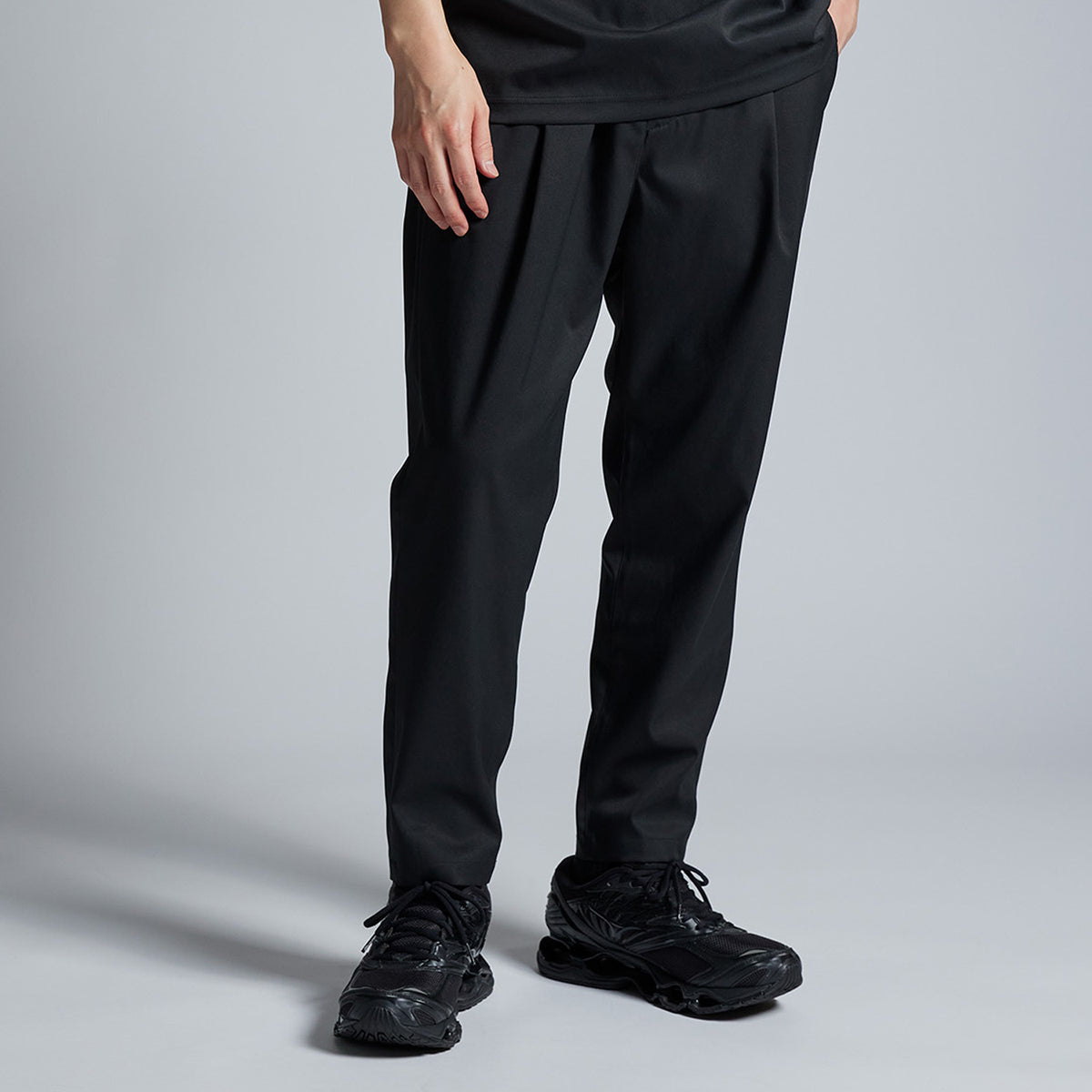 ultimex one tuck tapered easy pants – Macqlo