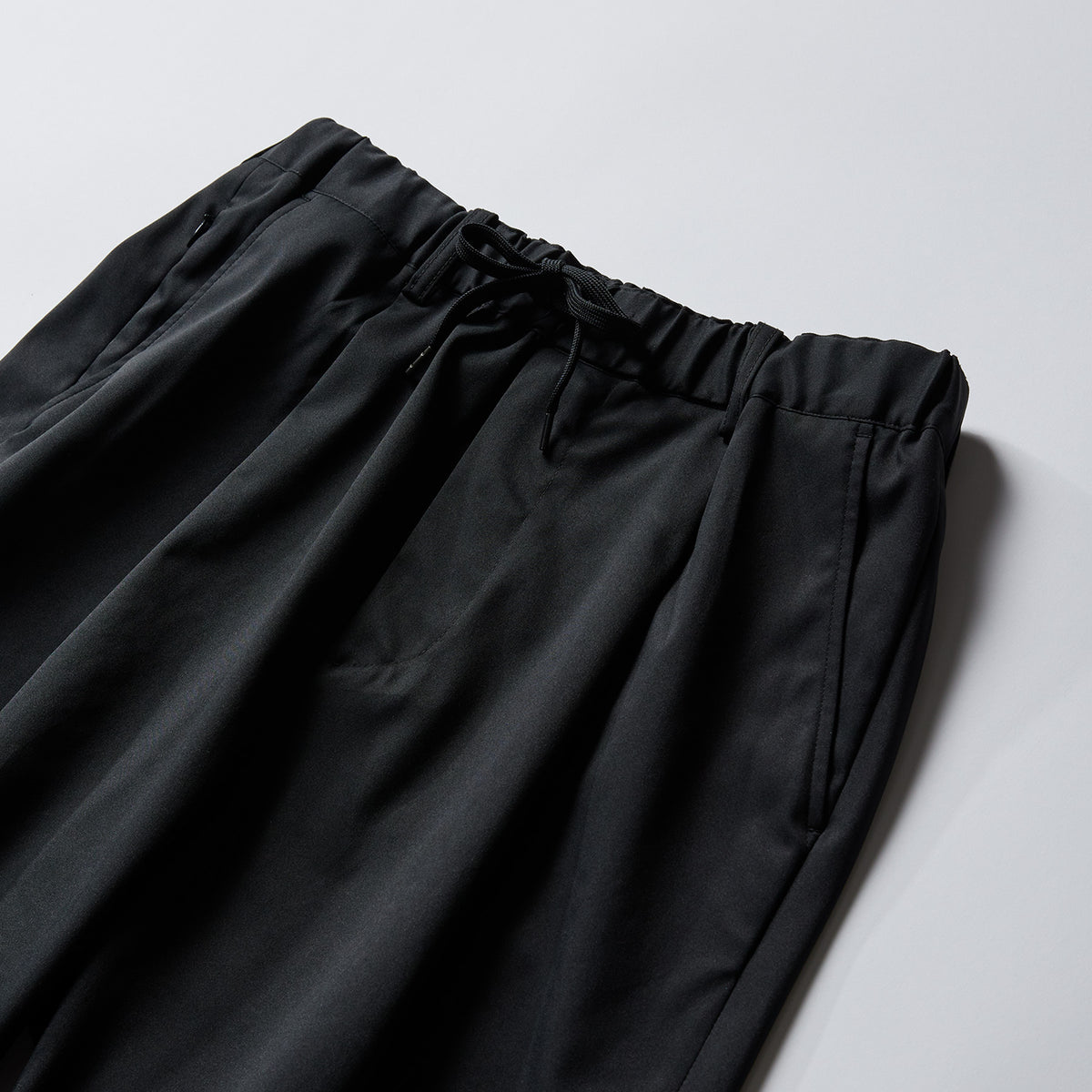 ultimex one tuck tapered easy pants – Macqlo