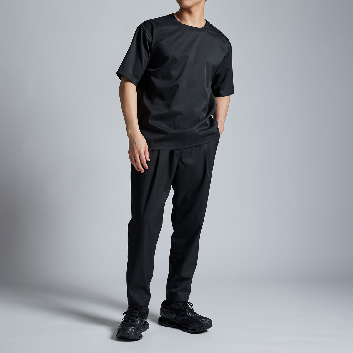 ultimex tee + ultimex one tuck tapered easy pants – Macqlo
