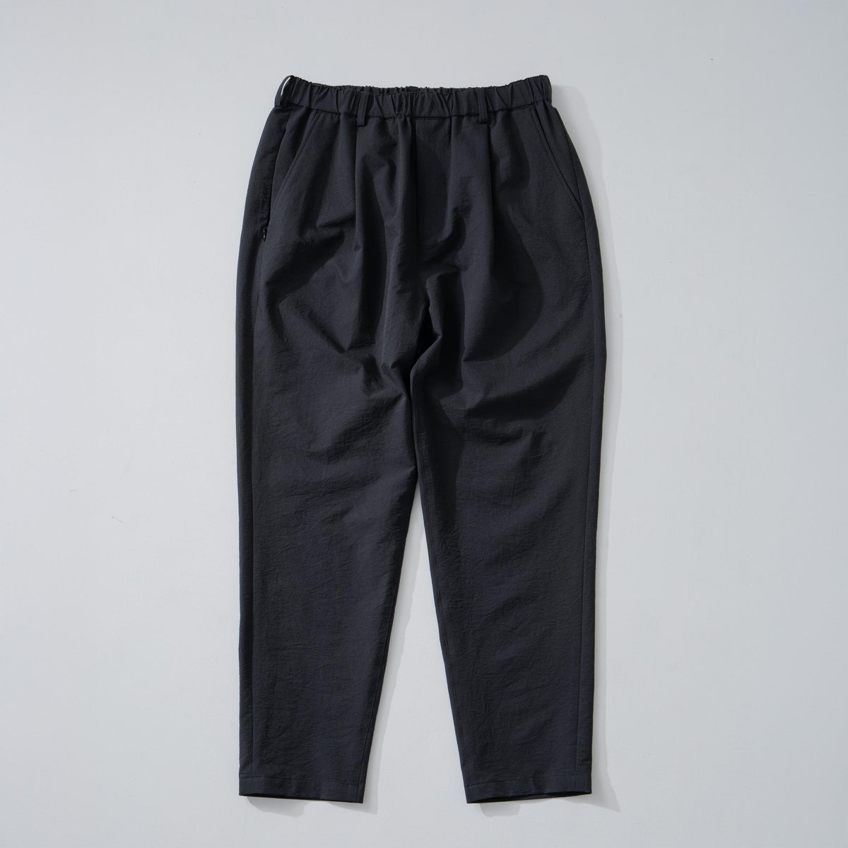 cool] ultimex one tuck tapered easy pants – Macqlo