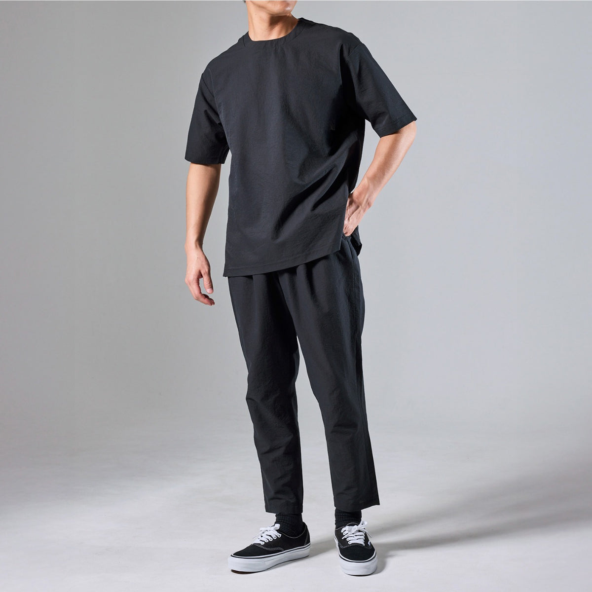 cool] ultimex tee + [cool] ultimex one tuck tapered easy pants