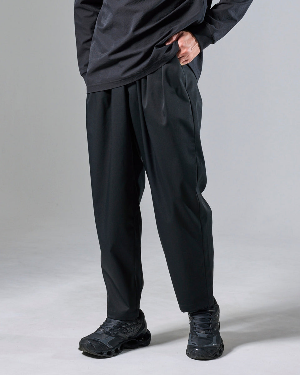 Macqlo × UNIVERSAL OVERALL ultimex two tuck tapered easy pants