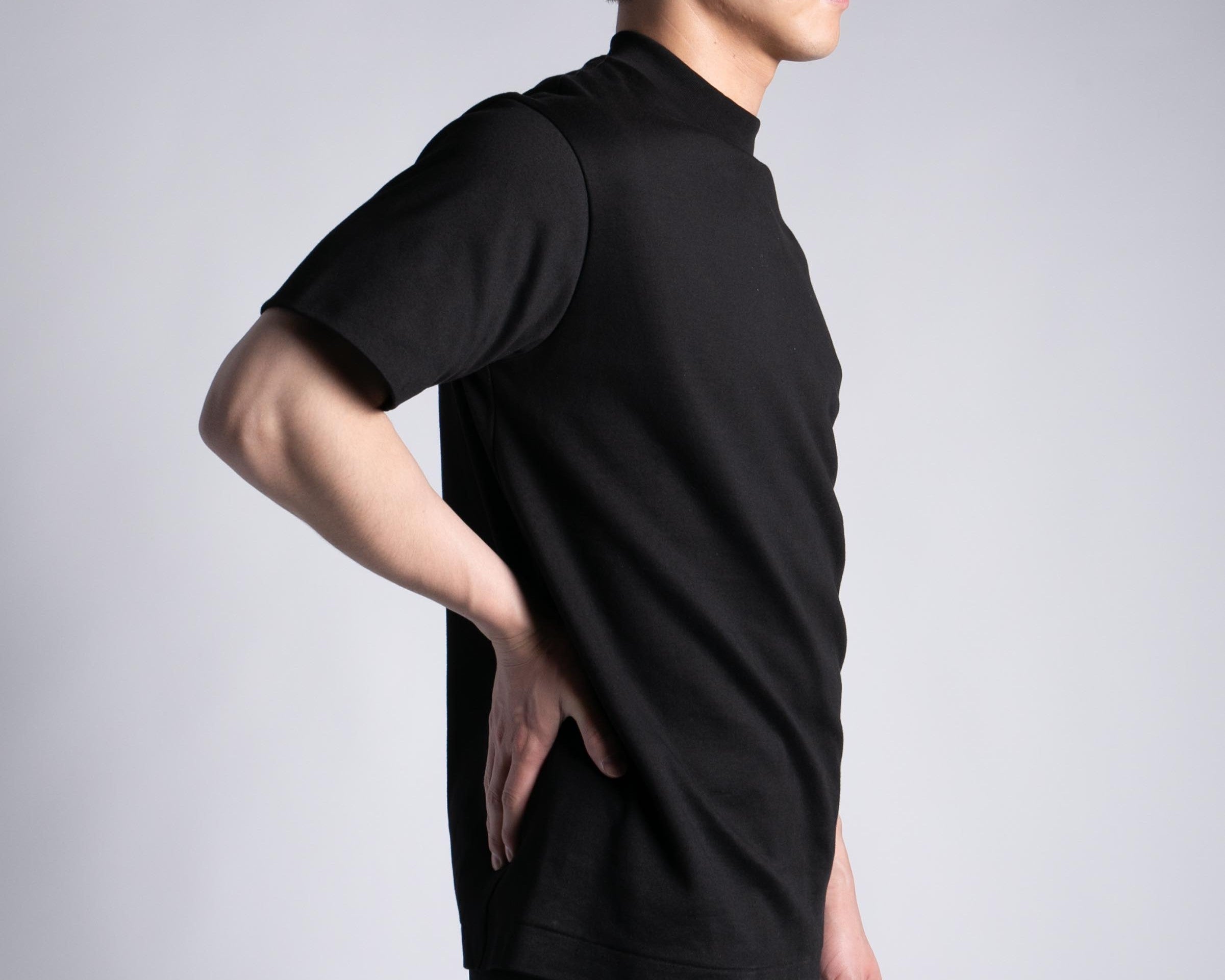 黒T専門店「#000T」初となるオリジナルTシャツ登場 - Macqlo MIYASHITA