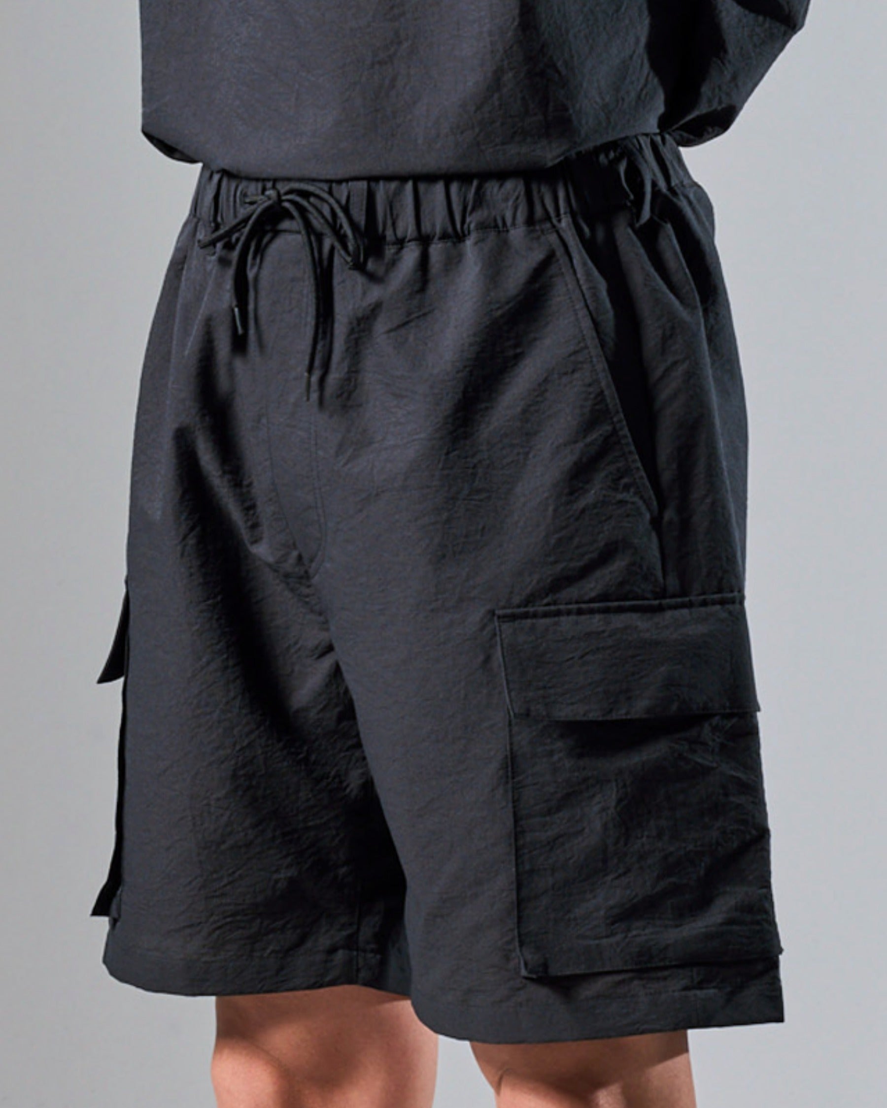 y*)様 Macqlo ultimex cargo half pants 値下げ Macqloの黒ショートパンツ ― 高機能素材で選ぶ、大人の一本｜メンズ