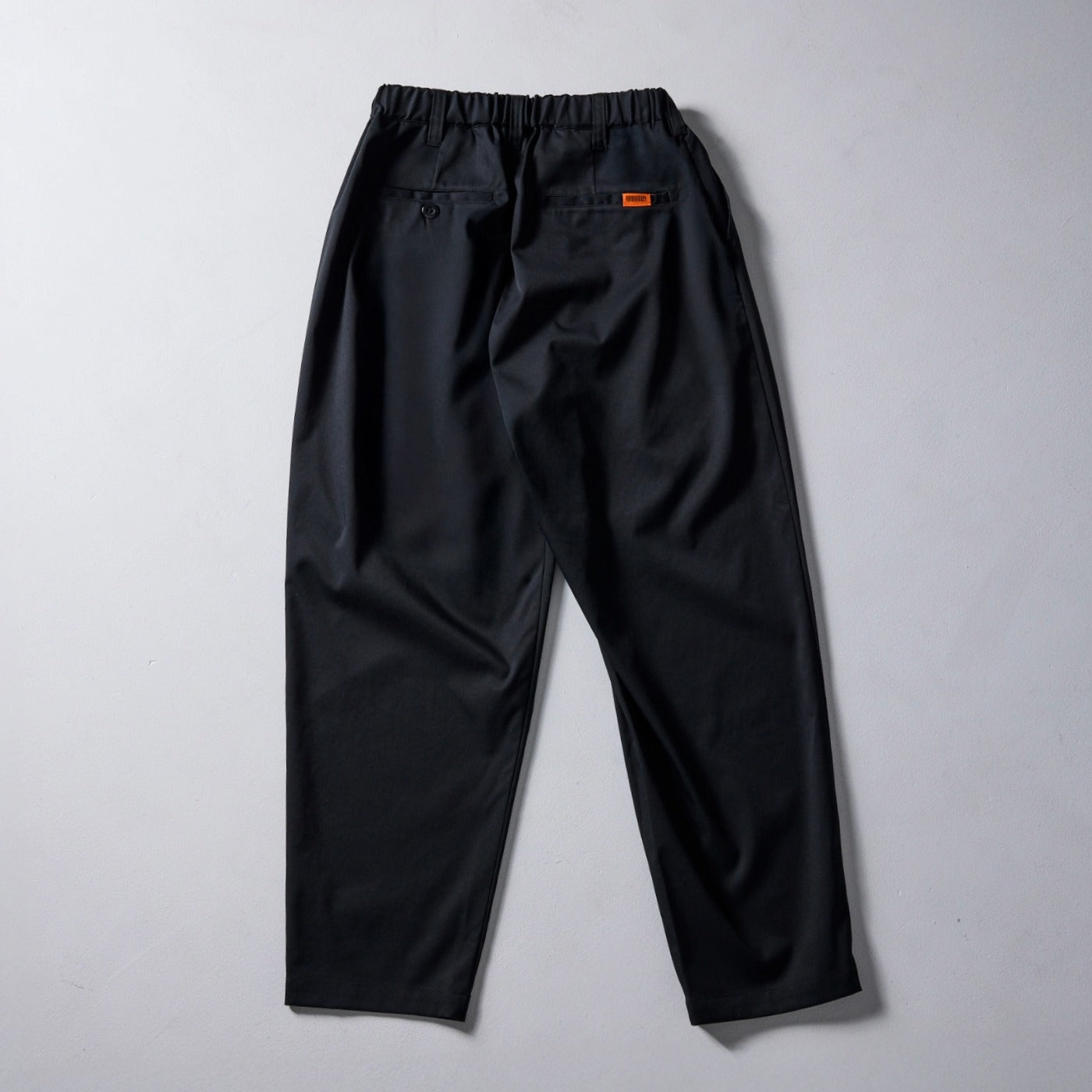 Macqlo × UNIVERSAL OVERALL] ultimex two tuck tapered easy pants