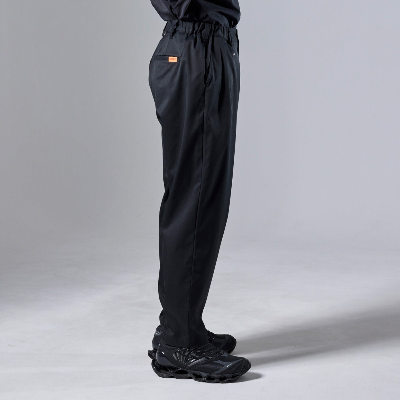 Macqlo × UNIVERSAL OVERALL] ultimex two tuck tapered easy pants