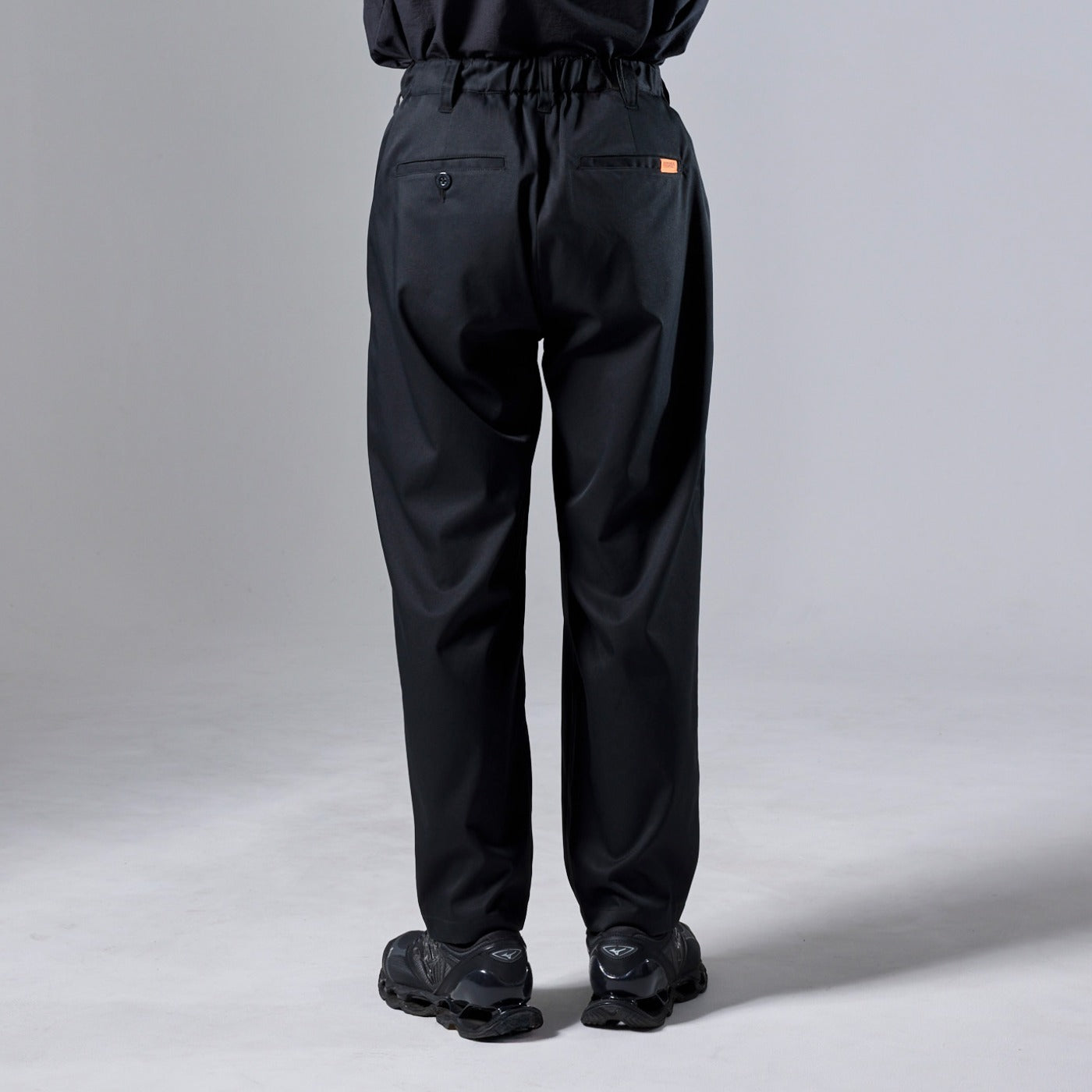 Macqlo × UNIVERSAL OVERALL] ultimex two tuck tapered easy pants